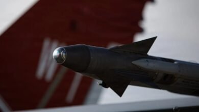 صاروخ AIM-9X على طائرة مقاتل