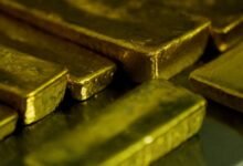 الذهب يستعيد مكاسبه رغم رهانات رفع الفائدة الأمريكية..ارتفعت أسعار الذهب بأكثر من واحد بالمئة خلال تعاملات الجمعة